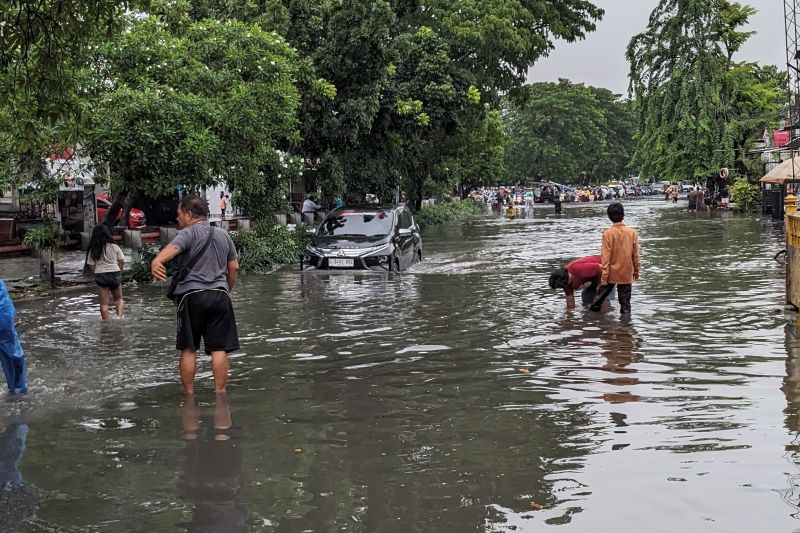 Banjir yang terjadi dikawasan Surabaya foto Istimewa
