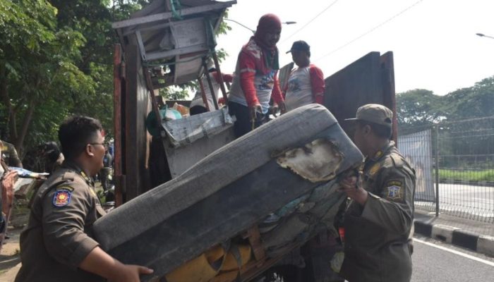 PKL di Kaki Jembatan Suramadu Direlokasi di Samping SDN Tambak Wedi