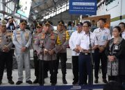 Kapolri Cek Langsung Pelayanan Arus Balik di Stasiun Tawang