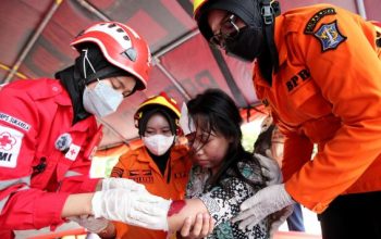 Simulasi Hari Kesiapsiagaan Bencana 2025 (7) Simulasi Hari Kesiapsiagaan Bencana 2025 (7)