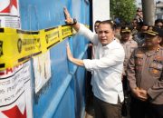Tegas, Pemkot Surabaya dan Polres Tanjung Perak Segel Gudang Sentoso Seal