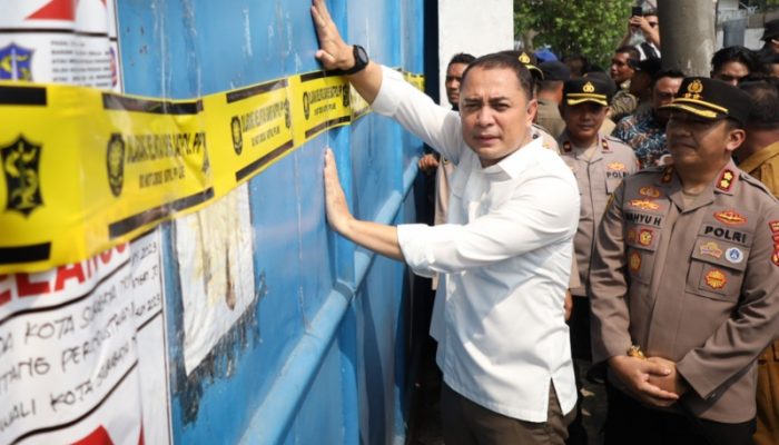 Tegas, Pemkot Surabaya dan Polres Tanjung Perak Segel Gudang Sentoso Seal