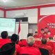 Plt Ketua DPC PDIP Surabaya Jordan Bataragoa saat memimpin rapat konsolidasi Sabtu (24/05/2025)