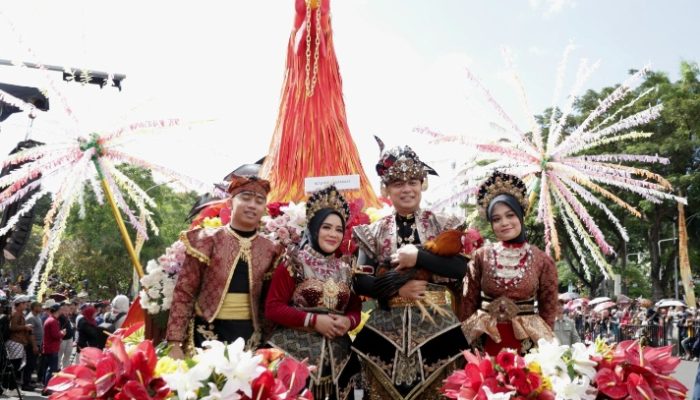Sawunggaling Bangkit di Surabaya Vaganza 2025, Wali Kota Eri Cahyadi Tampil Teatrikal di Depan Ribuan Warga