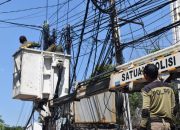 Ilegal dan Ganggu Estetika Kota Kabel Utilitas di Surabaya Ditertibkan