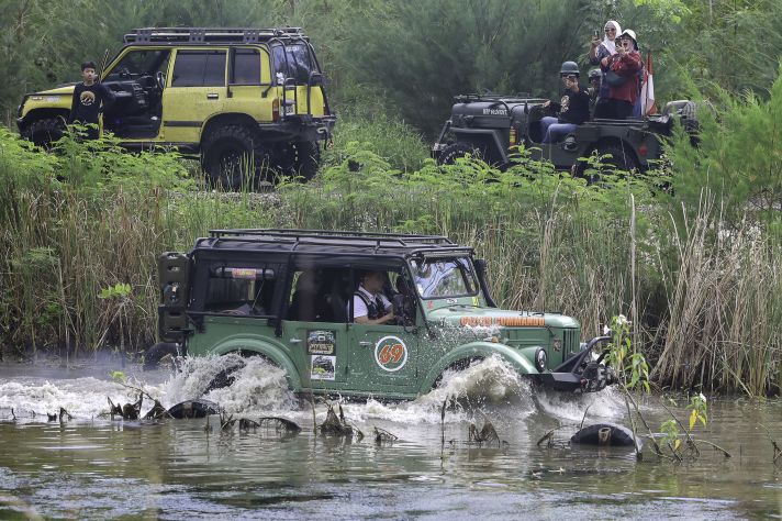 Wali Kota Eri Cahyadi saat mencoba trek Offroad