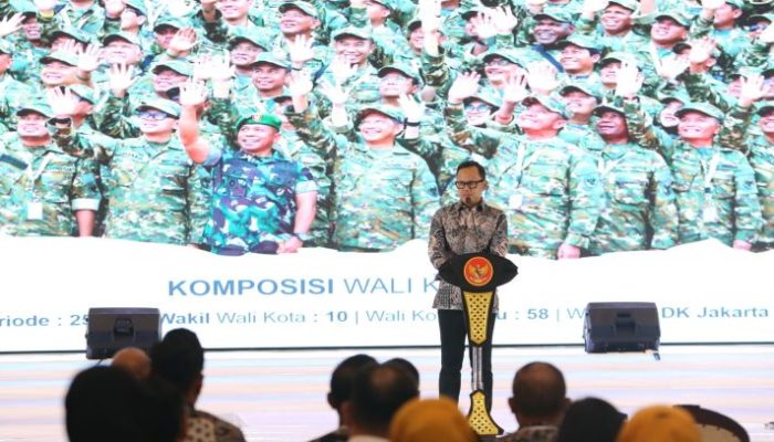 Wamendagri Dorong Penguatan Kapasitas Fiskal Daerah dalam Munas VII APEKSI 2025