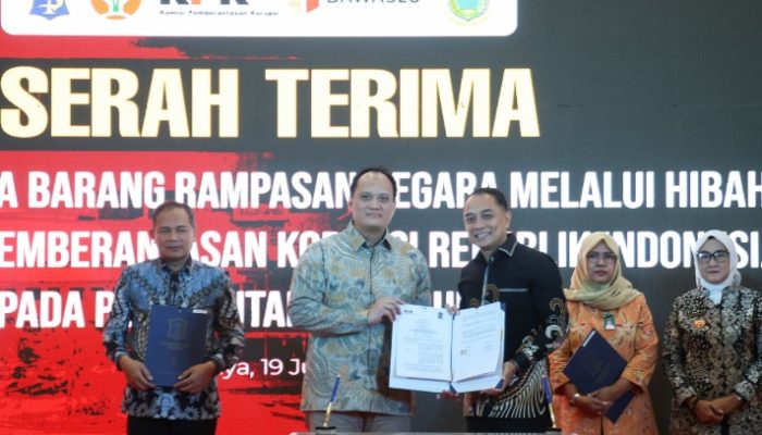 Dimanfaatkan untuk Kepentingan Warga Surabaya, Pemkot Beri Tanda Aset Hibah dari KPK