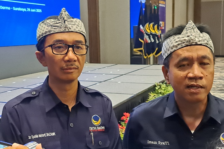 Syamsul Ma'arif (kiri) bersama Sekretaris DPD Imam Syafi'i usau pelantikan Minggu (29/06/2025)