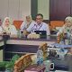 Edi saat rapat diruang Komisi A DPRD Surabaya