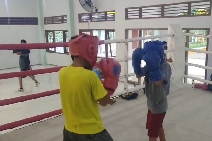 Ekstra Olahraga Tinju yang ada di RIAS