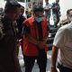GSP saat dibawah ke ruang tahanan sesuai ditetapkan sebagai tersangka oleh Kejati Jatim