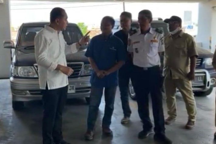 Sidak RSUD Soewandhi, Wali Kota Eri Cahyadi Instruksikan Penataan Parkir di Tepi Jalan