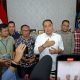 Wali kota Surabaya Eri Cahyadi bersama perwakilan mini market saat jumpa pers di ruang rapat wali kota, Balai Kota Surabaya, Rabu (18/06/2025)