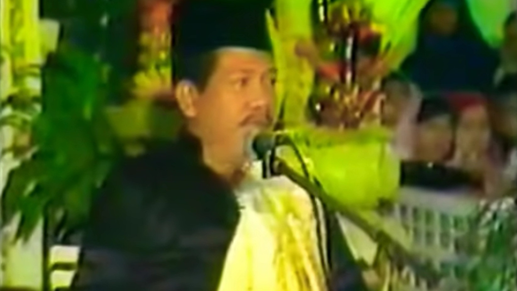 tangkapan layar video gus miek