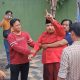 Achmad Hidayat saat diamankan setelah melakukan aksi nekad dengan membakar diri
