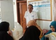Pemdes Kepandean Salurkan Bantuan Beras untuk 213 KPM