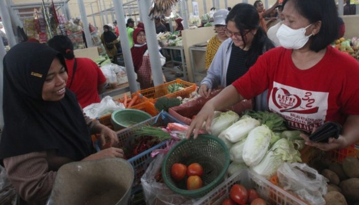 Musim Bediding Tak Pengaruhi Hasil Panen, Harga Cabai dan Tomat di Surabaya Stabil