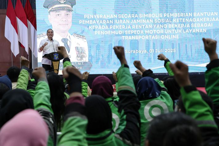Penyerahan Secara Simbolis BPJS Ketenagakerjaan untuk Ojol