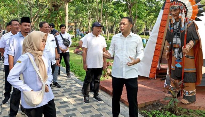 Wali Kota Eri Cahyadi Sidak Revitalisasi Taman Harmoni Keputih
