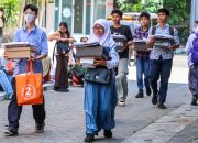 6.144 Pelajar Penerima Beasiswa Pemuda Tangguh Surabaya Dapat Perlengkapan Sekolah Gratis