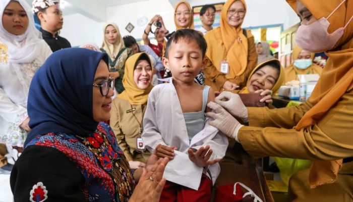 Program Imunisasi Serentak dan Cek Kesehatan Gratis di Surabaya Mulai Berjalan