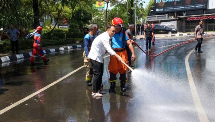 Wali Kota Eri Cahyadi Pimpin Gerak Cepat Pembersihan Kota Surabaya Pasca Aksi Massa