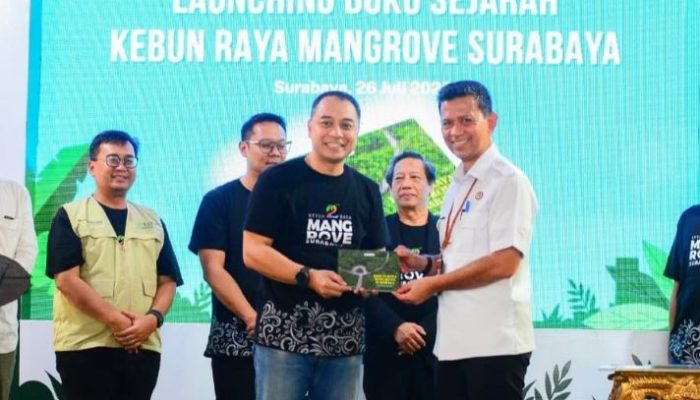 Wali Kota Surabaya saat lauching buku tentang Sejarah KRM SUrabaya