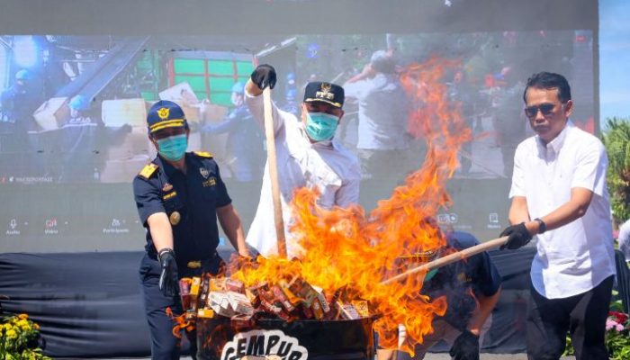 Pemkot Surabaya dan Bea Cukai Musnahkan Rokok Ilegal Senilai Rp16,6 M