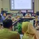 rapat bersama Bagian Pemerintahan dan Kesejahteraan Rakyat (Bapemkesra) yang digelar di ruang Komisi A DPRD Surabaya, Senin (22/09/2025) Sore