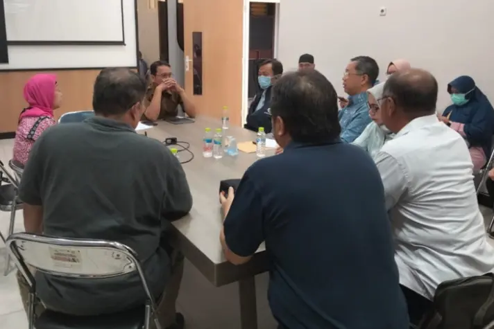 Warga Apartemen Bale Hinggil Datangi DPRKPP Surabaya,