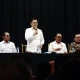 Adies Kadier bersama wakil wali kota Surabaya Armudji, Wakil KetuanDPRD Surabaya Arif Fathoni, Kepala BPN, dan Adam Rusdi Anggota DPRD Provinsi Jatim saat bertemu dengan warga terdampak klaim tanah pertamina