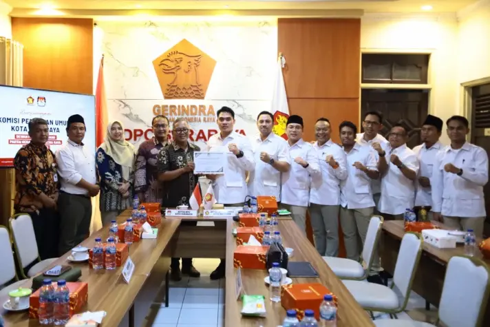 silaturahmi politik dengan KPU Surabaya di DPC Gerindra Surabaya, Kamis (2/10/2025).