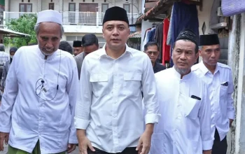 Wali Kota Surabaya Eri Cahyadi Bersama pengurus pondok pesantren ndresmo