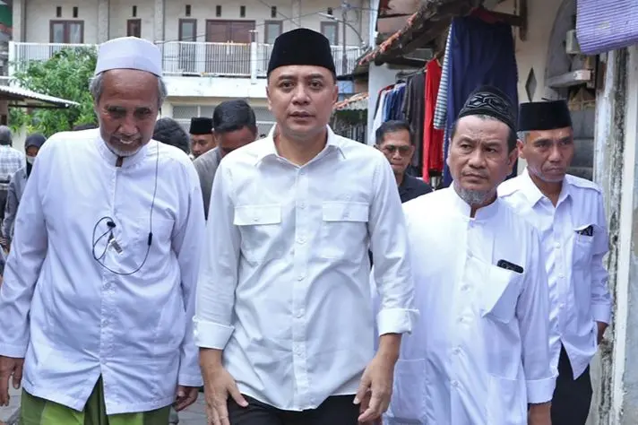 Wali Kota Surabaya Eri Cahyadi Bersama pengurus pondok pesantren ndresmo