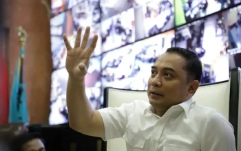 wali kota Eri Cahyadi saat wawancara seluruh media