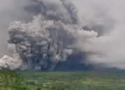 Gunung Semeru Erupsi, Luncurkan Awan Panas Sejauh 7 KM