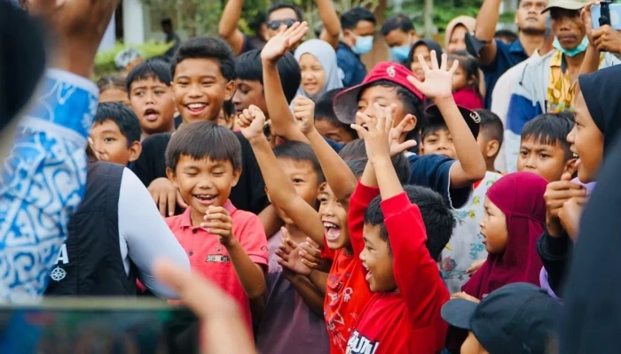 Respons Cepat Bencana, BULOG Jatim Kirim Ratusan Paket Pangan dan CPPD ke Pengungsian Semeru