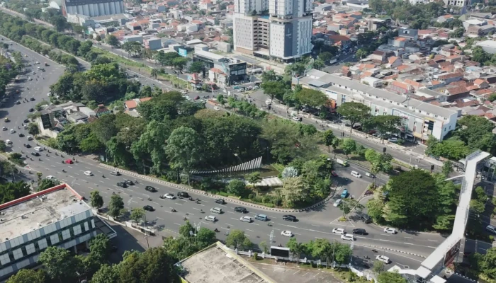 Cuaca Surabaya Hari Ini 23 April: Berawan dan Gerah, Waspada Hujan Petir Sore Hari