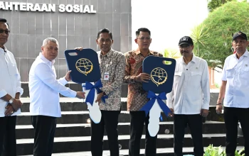 Menhub Dudy simbolis serahkan bantuan bus sekolah