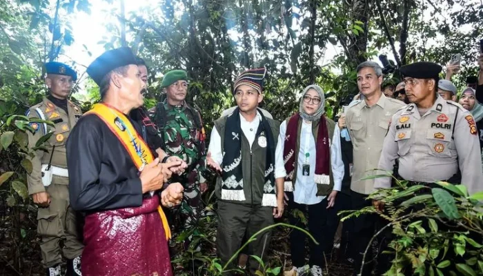 Menhut Raja Juli Antoni Serahkan SK Hutan Adat Imbo Laghangan Riau, Wujud Penghormatan Negara dan Penopang Budaya