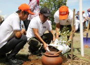 Indonesia Hadapi Peningkatan Bencana Hidrometeorologi, Menko PMK Pratikno Ajak Masyarakat Bergerak Tanam Pohon Massif