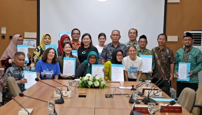Surabaya dan Inggris Sepakat, 10 SMP Resmi Jadi Pelopor Gerakan Sekolah Bebas Plastik