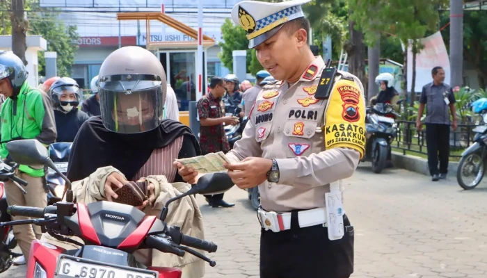 Polres Tegal Kota Tindak 326 Pelanggar Lalin dengan ETLE Mobile Selama Operasi Zebra Candi