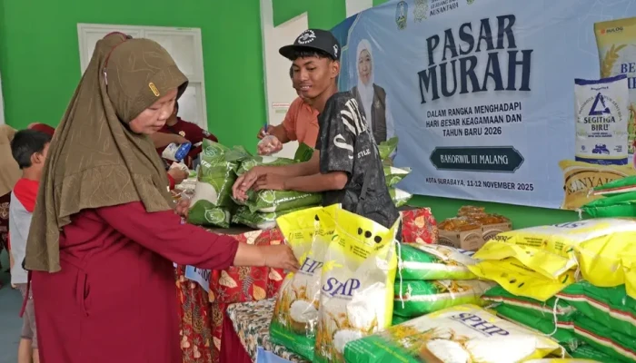 Tekan Inflasi Jelang Akhir Tahun, Bakorwil Malang dan Pemkot Surabaya Gelar Pasar Murah 