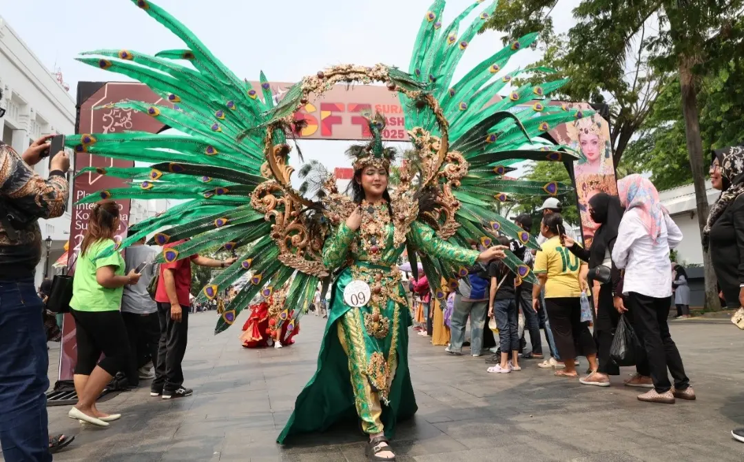 Pawai Kostum Spektakuler