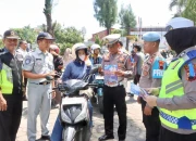 Operasi Zebra Candi 2025, Polres Tegal Kota Apresiasi Pengendara Tertib dengan Souvenir