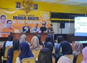 Gelar Seminar Jurnalistik, Adies Kadir Ajak Mahasiswa Asah Kemampuan Komunikasi dan Integritas di Era Digital   