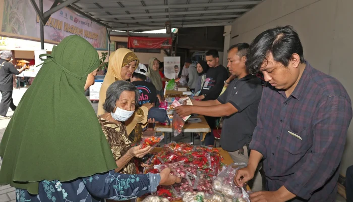 Pemkot Surabaya Pastikan Harga Kebutuhan Pokok Aman dan Stok Melimpah Jelang Nataru
