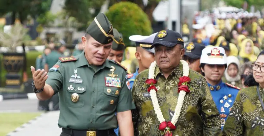 Gubernur Akmil Sambut __Reuni Emas Alpajuli